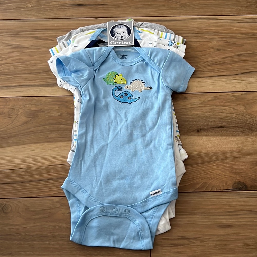 BNWT Onesies from Gerber 6-9mo